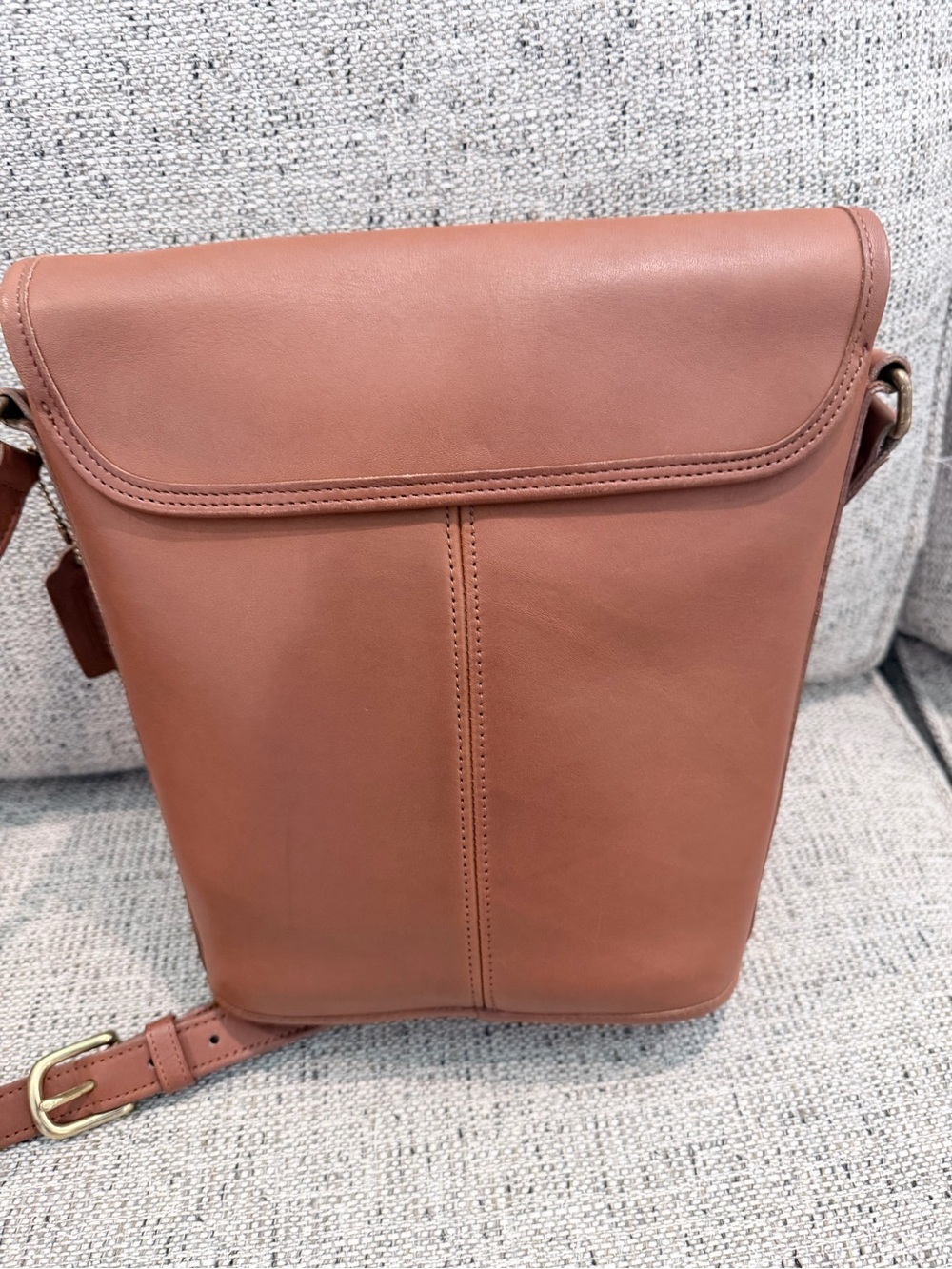 Vintage Coach Bradley Bucket Bag in British Tan Made in USA in 1993 - Picture 4 of 10